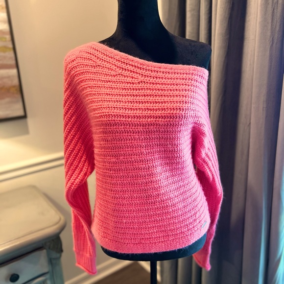Abercrombie & Fitch Sweaters - Abercrombie and Fitch Hot Pink Off Shoulder Slouch Sweater Size M
